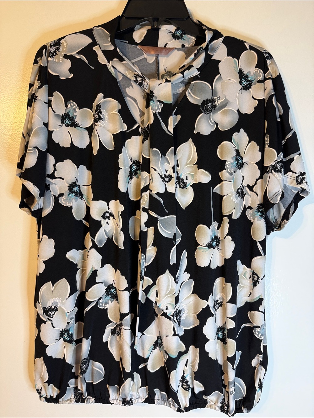 Amana PXL Black White Floral Petite Top